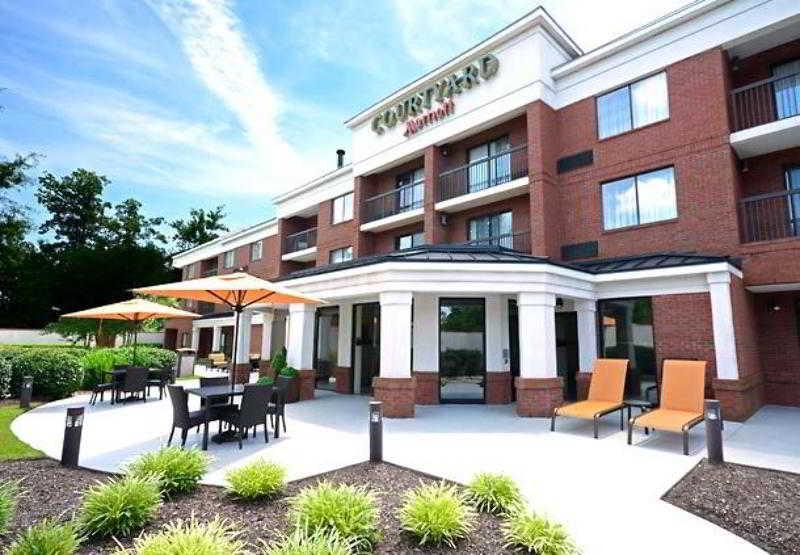 Courtyard Newport News Yorktown Hotel Bagian luar foto